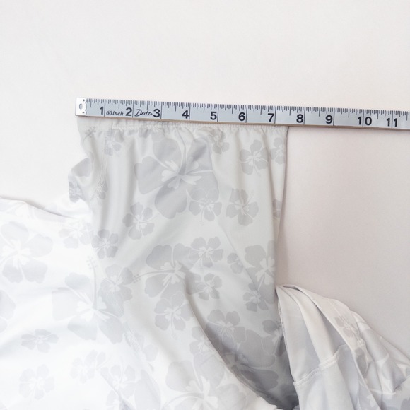 Taylor Jordan Fairway Skort 17" White Gray Hibiscus Print Size 2 Built-In Shorts - Picture 14 of 16